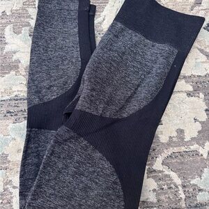 Amazon Women's Two-Tone Black & Charcoal Seamless Leggings